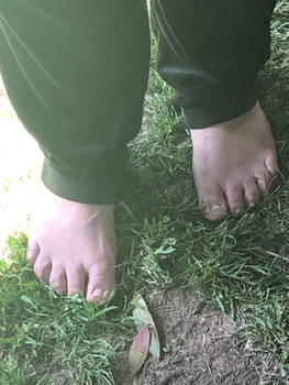 Katerina: Feet On The Grass