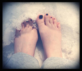 snowy toes