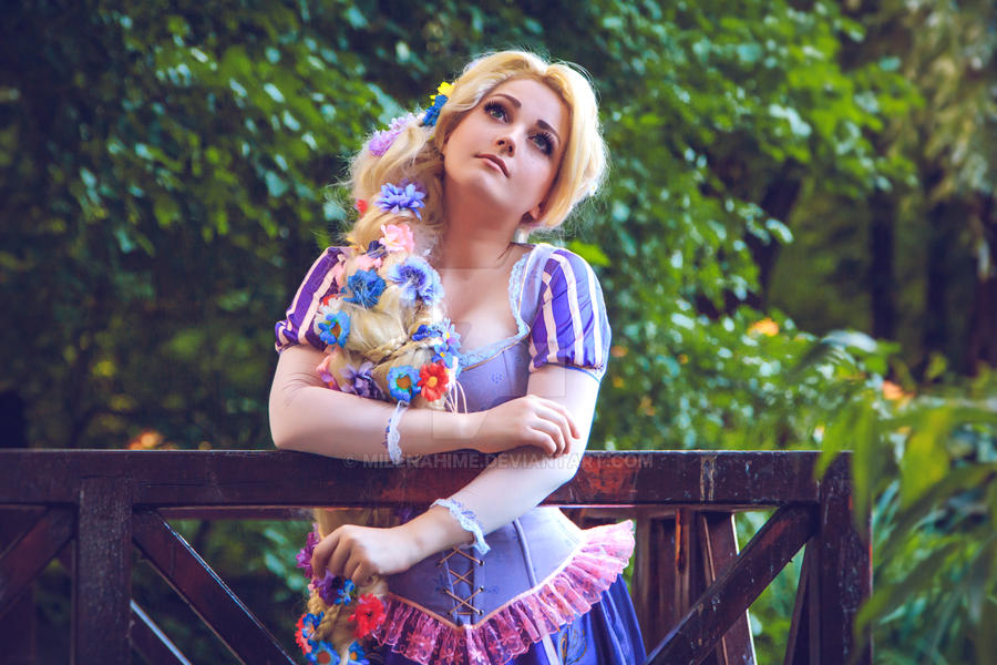 Rapunzel cosplay