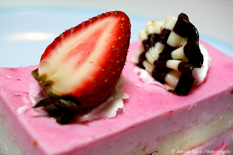 Strawberry Mousse Cake by sweetcivic