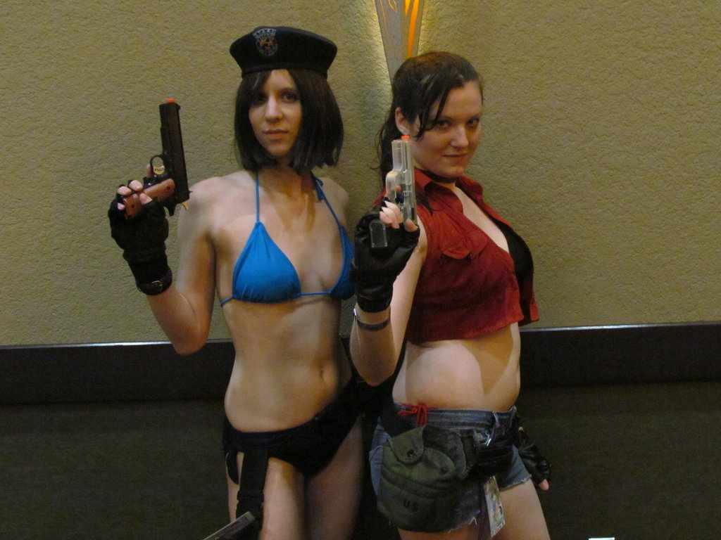 Jill Valentine and Claire Redfield with u/ashenreina from Resident Evil  [self] : r/cosplay