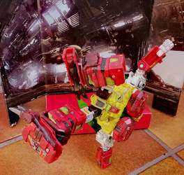 Transformers TR Deluxe Repugnus breakdance