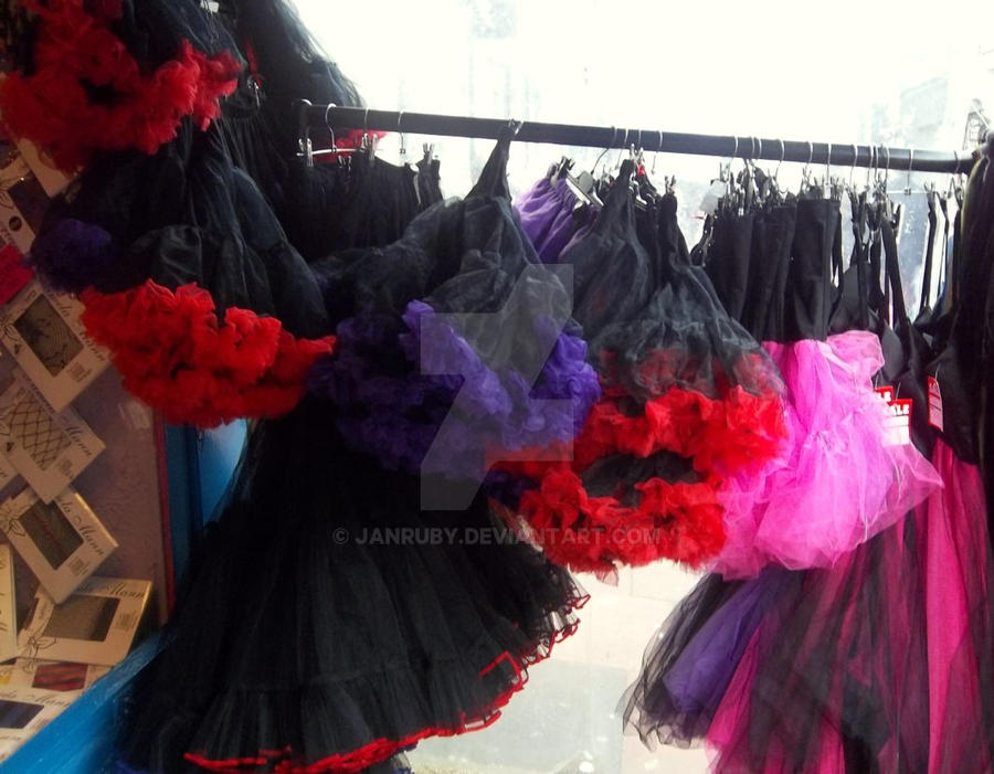 frilly by janruby on DeviantArt