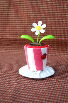 Tiny Top Hat: Solar Flower Power