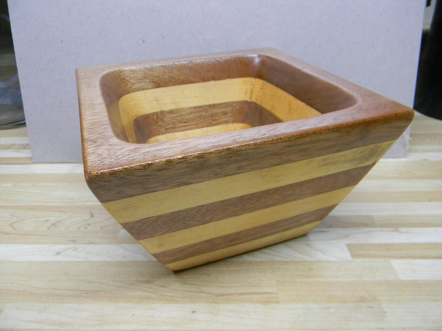 Mahogony-pine bowl