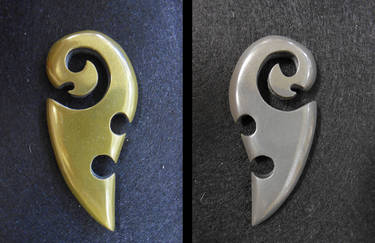 Maori face and Whale tail - Pendant - Brass/Iron