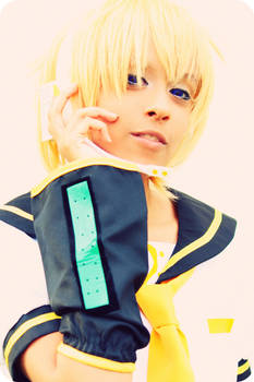 Len Kagamine : Butterfly on The Right Shoulder