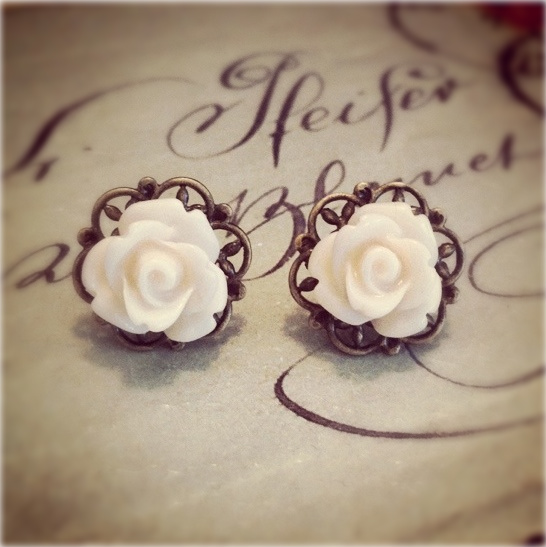 Ivory Victorian Filigree Roses