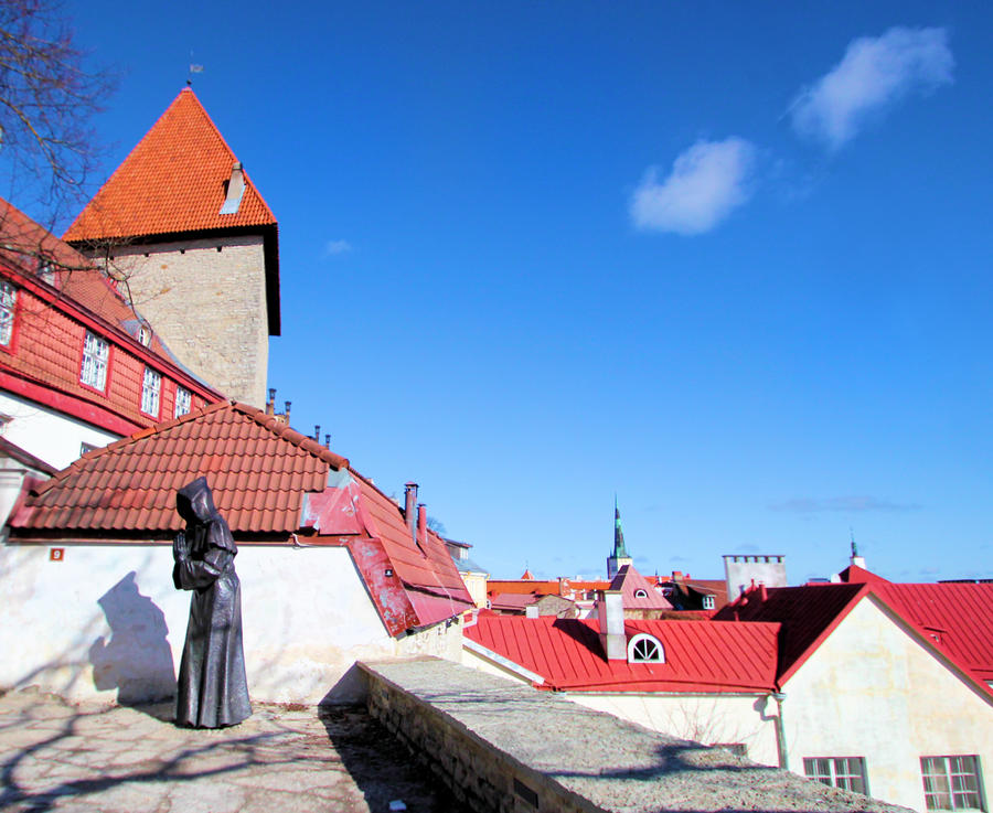 Tallinn Old Town by KariLiimatainen