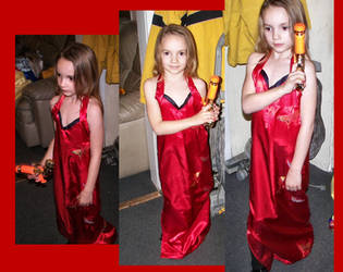 Sister dressed as Ada Wong