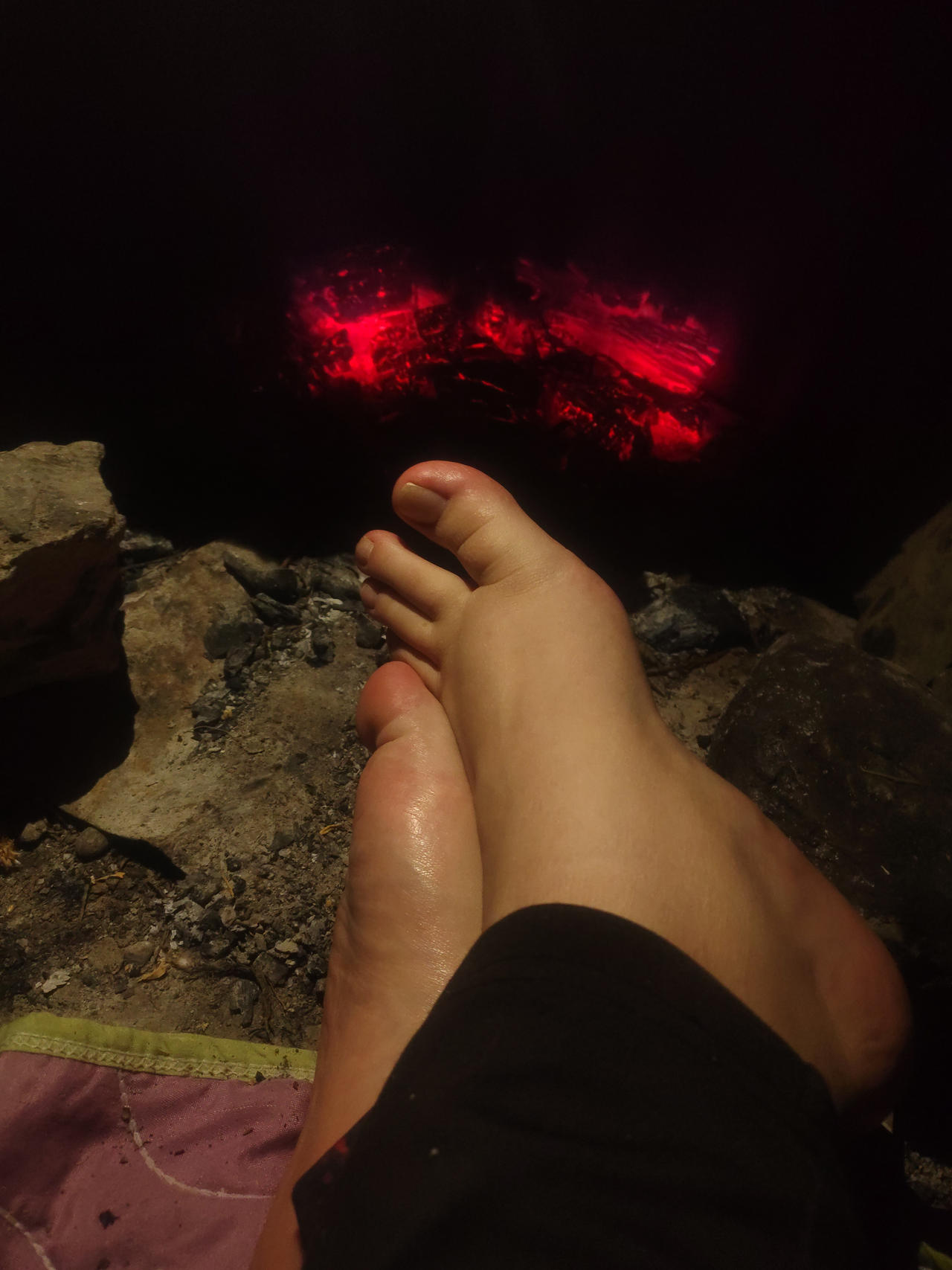 Fire Toes Feet by the fire by elaraJam on DeviantArt