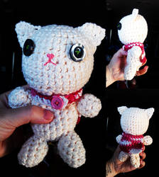 Amigurumi Kitty With a Cape