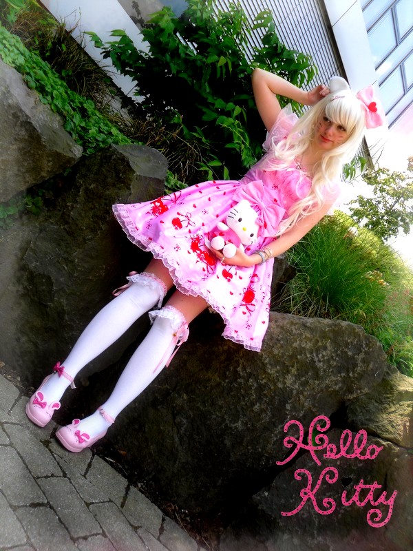 Hello Kitty Lolita Cosplay