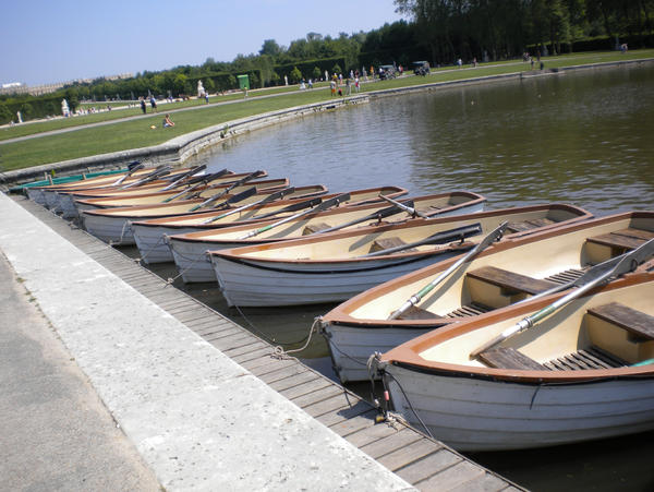 Canoes in Versailles