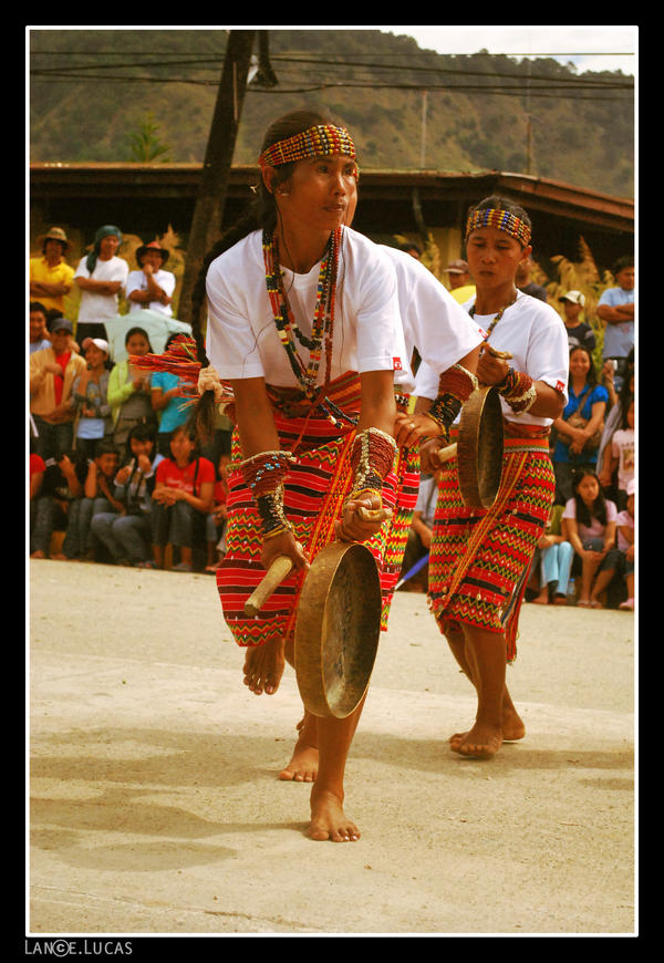 LANG-AY: Female Gangsa Player by ezak on DeviantArt