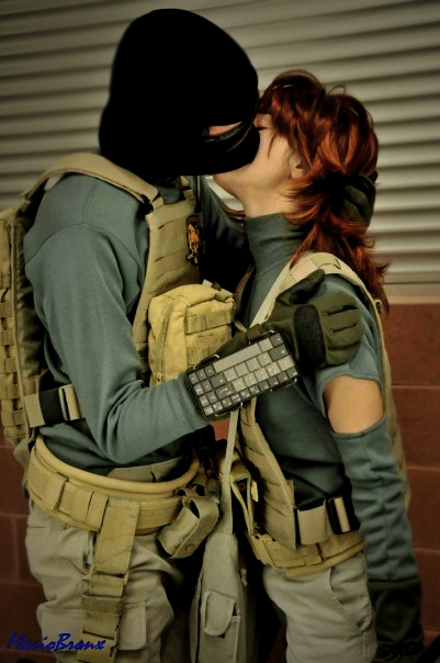 Akiba and Meryl kissing from Metal Gear Solid 4