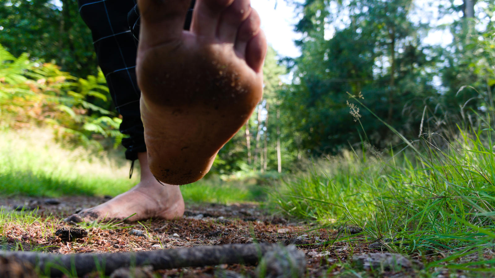 Barefoot stomp by ohmyfootsteps on DeviantArt