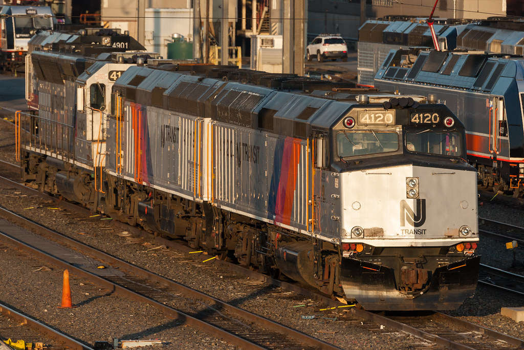 F40ph Rear View NJ Transit F40PH-2CAT Locomotive by DarthBladerPegasus on DeviantArt