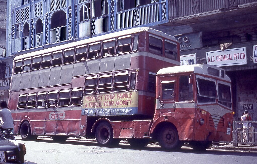 Articulated bus, Bombay by coshipi