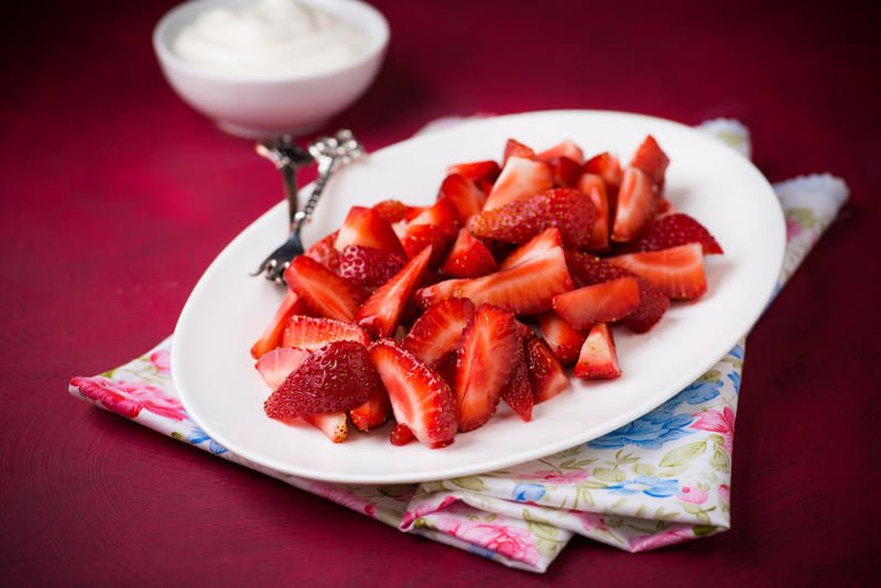 Strawberries on plate with cream