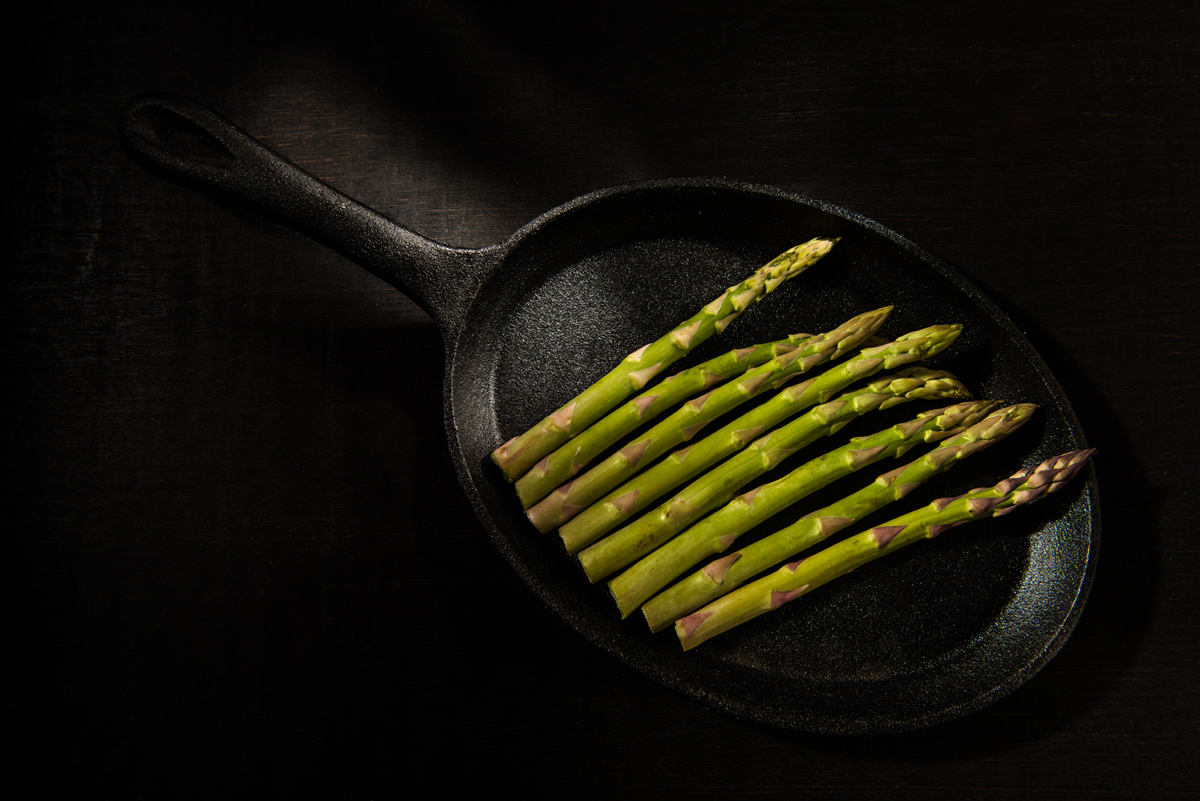 Asparagus on the iron pan