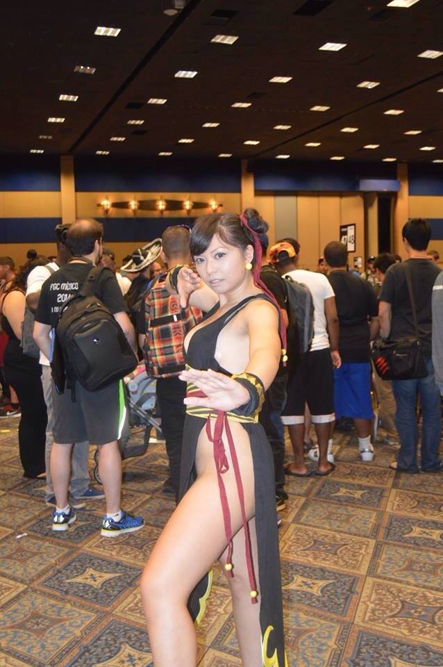 Chun Li cosplay at EVO 2014