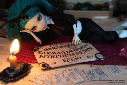 Frankie and her Ouija