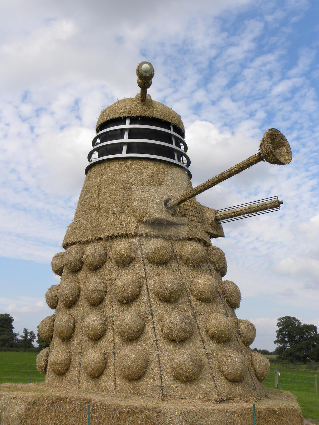 Giant Straw Dalek