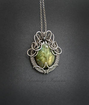 silver pendant with labradorite