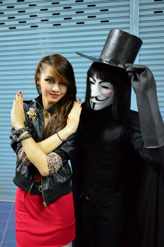 V For Vendetta and hot girl