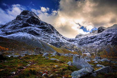 Picturesque mountains of Groetfjord