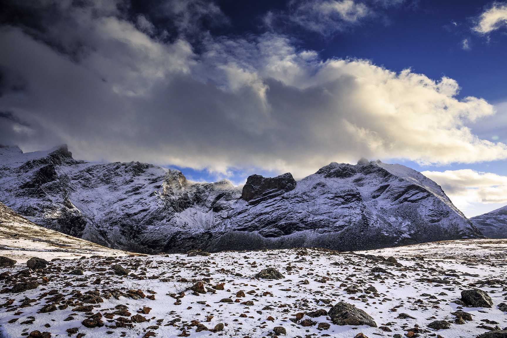 Skamtinden's winter grace