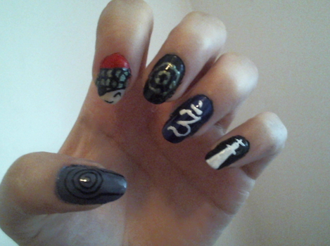 D. Grayman nails (left hand)