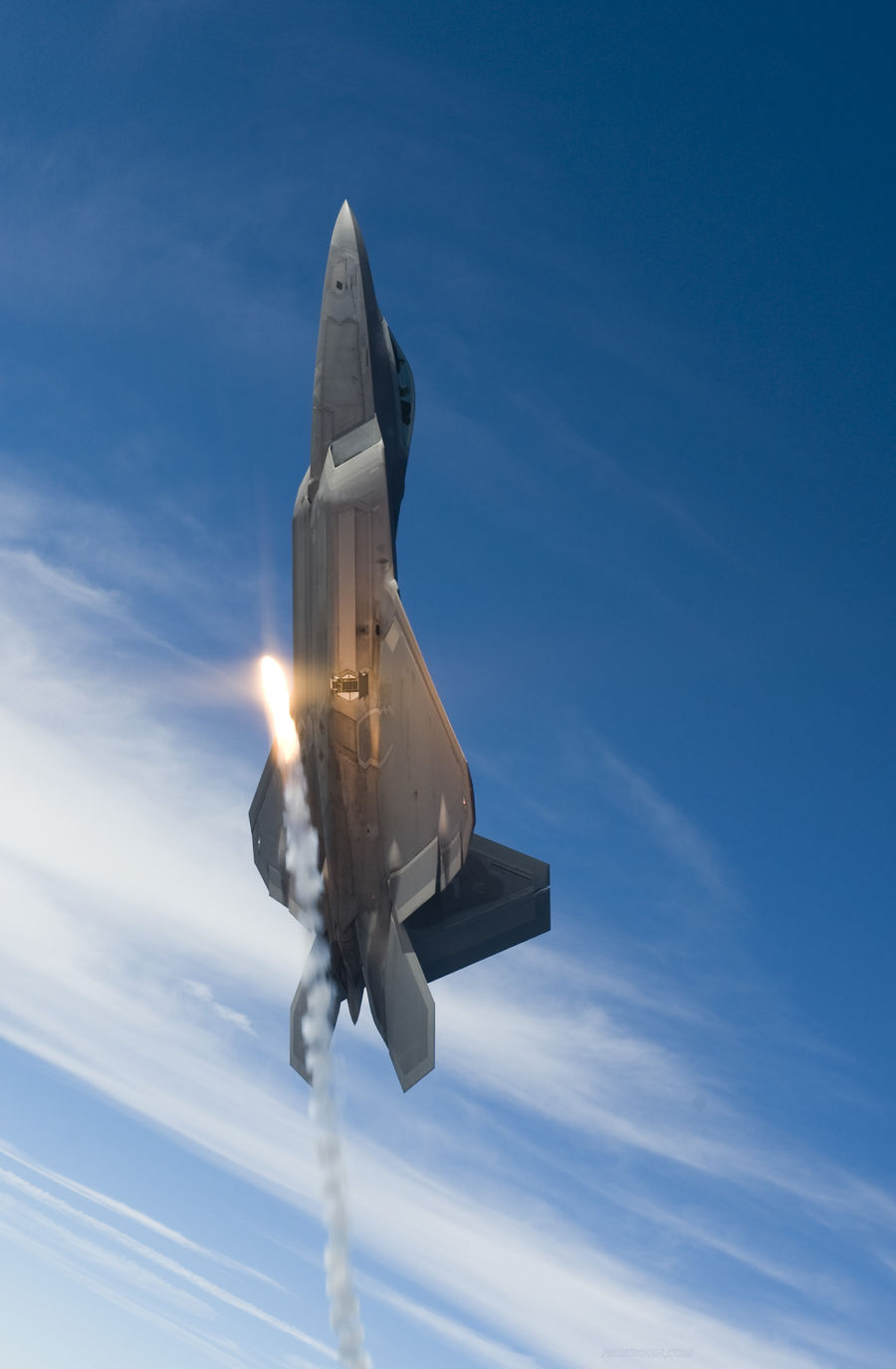 F22 Raptor Climbing to Heavan.