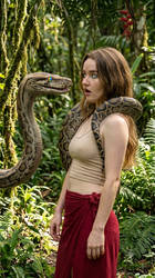 Kaa hypnotizing Jane Porter