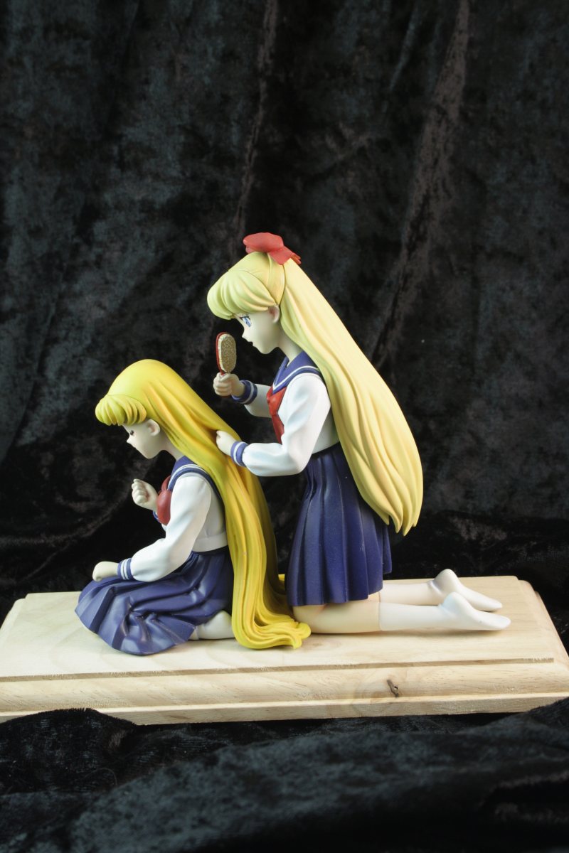 1/8 Usagi and Minako brushing set