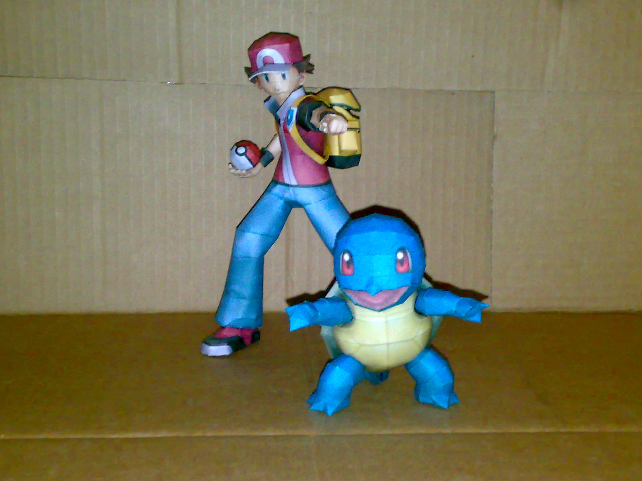 entrenador y squirtle papercraft