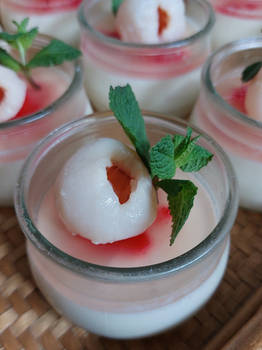 Lychee agar panna cotta