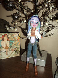 OOAK Monster High Repaint: Twyla 3