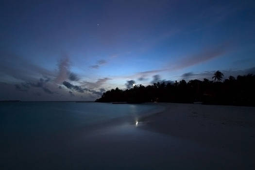 makunudu island - blue hour