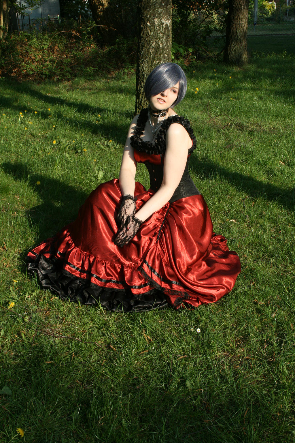 Black-red dress silver wig 9