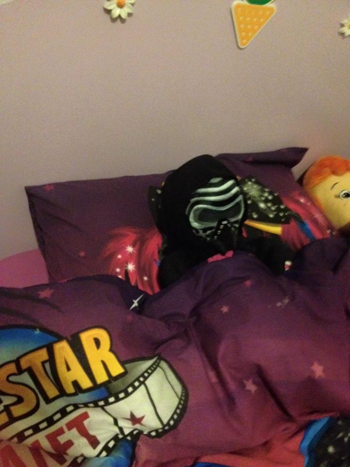 kylo ren in bed and he love it