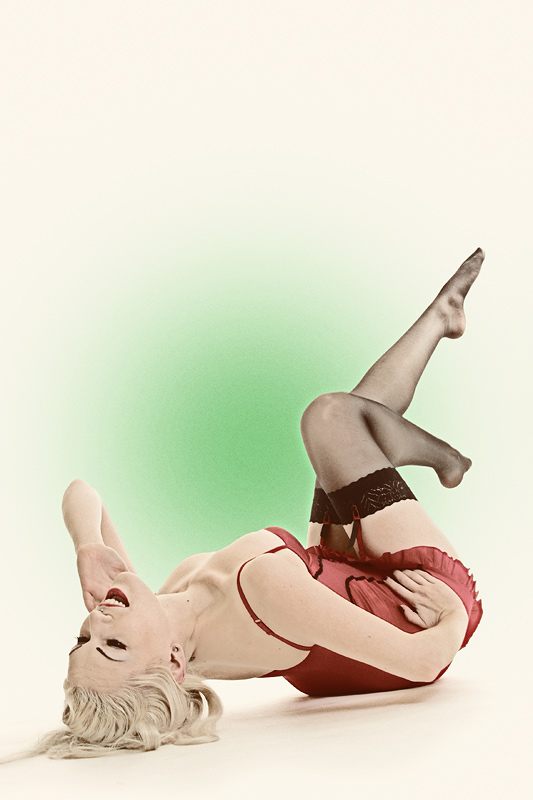 Roos as a pin-up on the floor