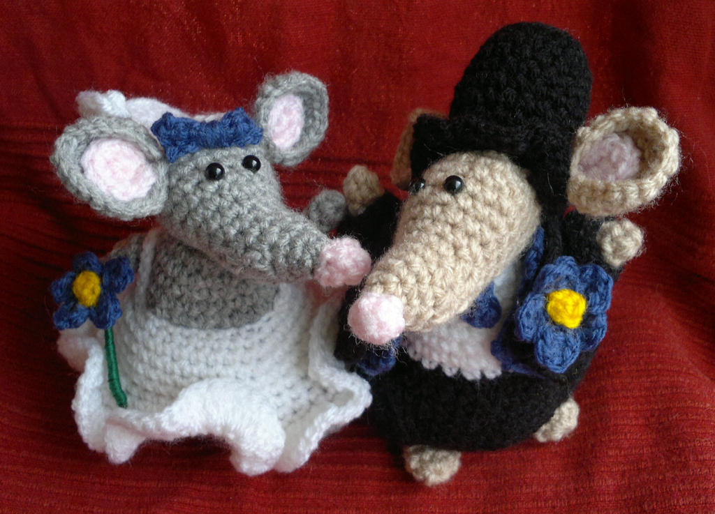 Wedding Mice Crochet Amigurumi by RuthNorbury