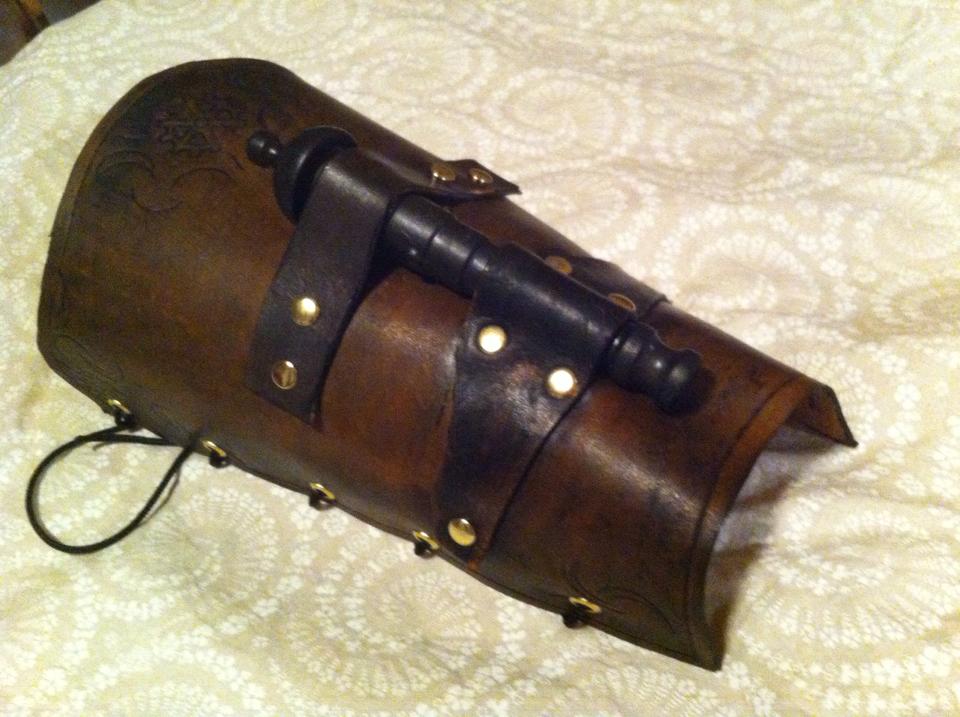 Mini cannon bracer