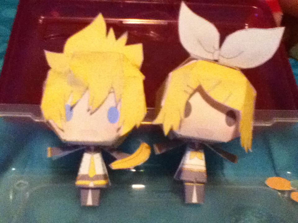 LE KAGAMINE TWINS!: Len and Rin Paper Crafts