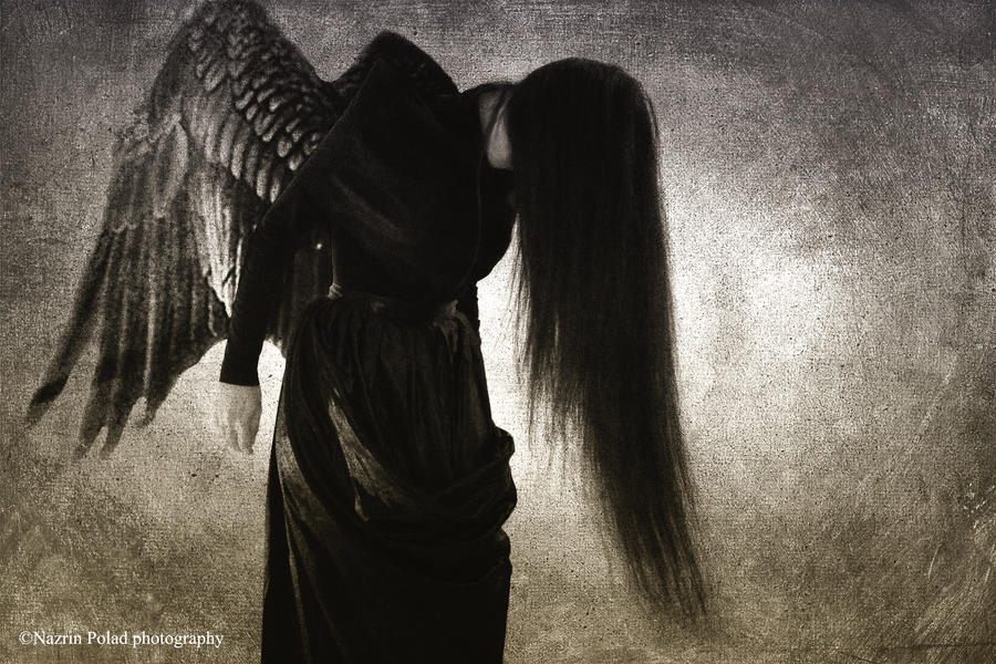 Черные ангелы читать. Черный ангел. Девушка с крыльями. Падший ангел. Ангел с крыльями.