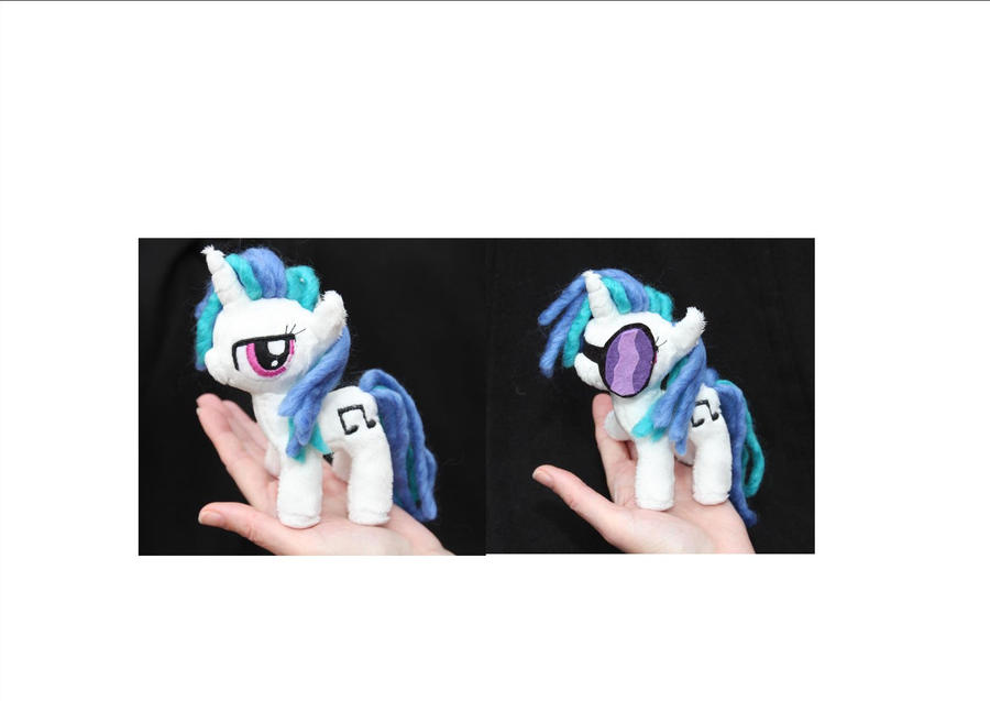Tiny Vinyl Scratch (with removable glasses)