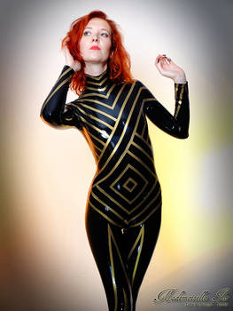 Mademoiselle Ilo - Opium latex catsuit - Model Mad