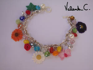 Multicolored flowers bracelet